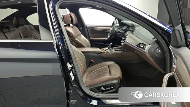 BMW 5 Series (G30) 2019 Черный из Кореи, фото 2