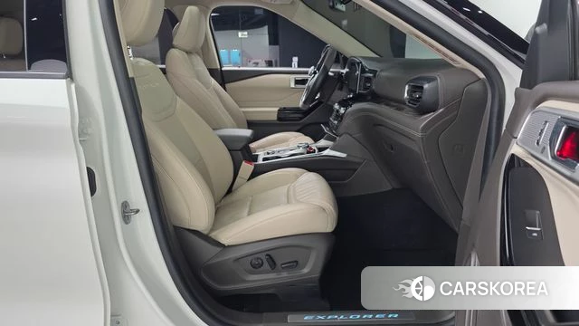 Ford Explorer 6th Generation 2022 Белый из Кореи, фото 2