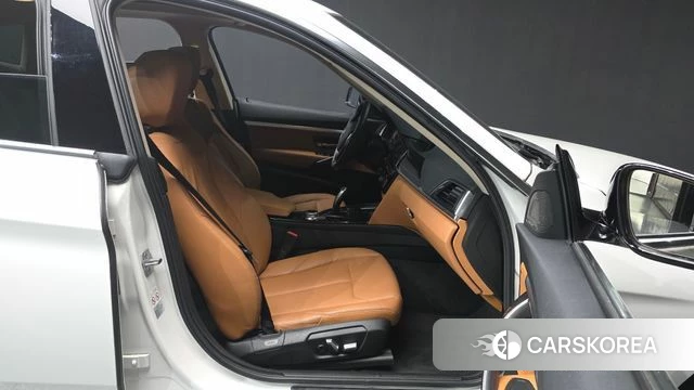 BMW 3 Series GT (F34) 2018 Белый из Кореи, фото 2