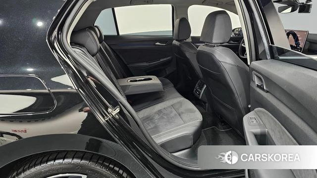 Volkswagen Golf 8th Generation 2025 Черный из Кореи, фото 2