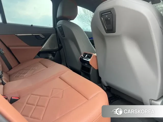 BMW 5 Series (G60) 2025 Белый из Кореи, фото 2