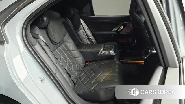 BMW i7 (G70) 2023 Серебристо-серый из Кореи, фото 2