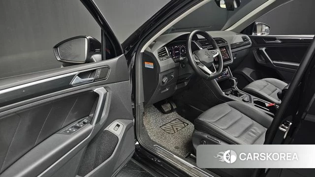 Volkswagen Tiguan second Generation 2022 Черный из Кореи, фото 2