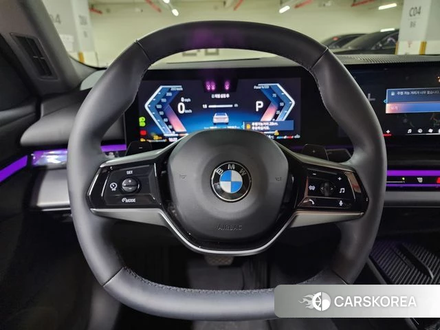 BMW 5 Series (G60) 2025 Белый из Кореи, фото 2