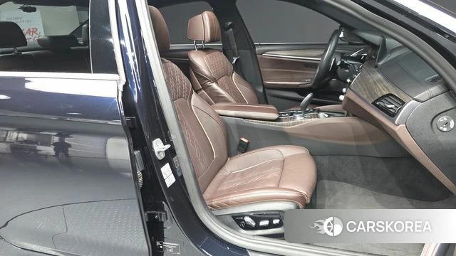 BMW 5 Series (G30) 2020 Черный из Кореи, фото 2