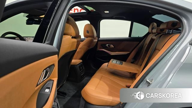 BMW 3 Series (G20) 2026 Светло-серебряный цвет из Кореи, фото 2