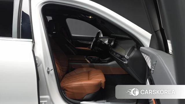 BMW 7 Series (G70) 2025 Белый из Кореи, фото 2