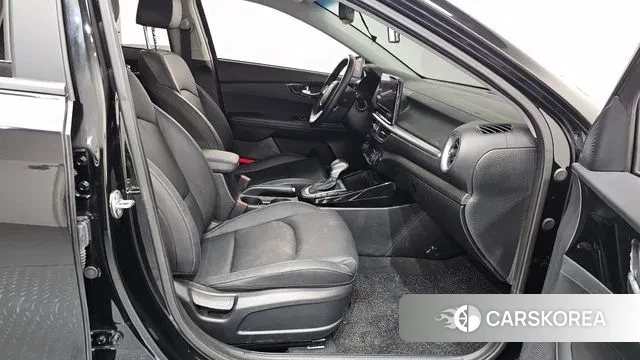 Kia The New K3 2nd generation 2023 Черный из Кореи, фото 2