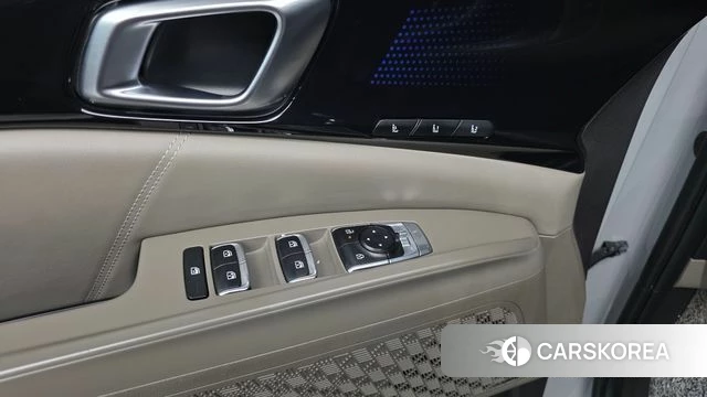 Kia The New Carnival 4th Generation 2024 Серебристо-серый из Кореи, фото 2