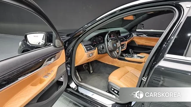 BMW 7 Series (G11) 2021 Черный из Кореи, фото 2