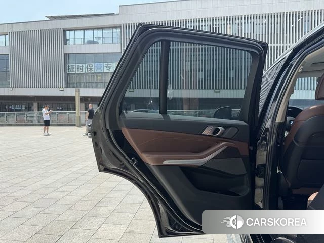 BMW X5 (imported) 2021 Черный из Китая, фото 2