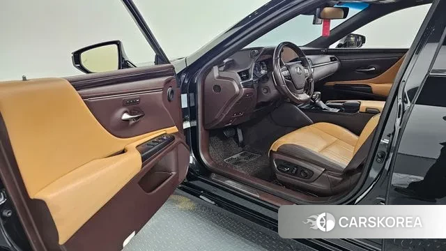 Lexus ES300h 7th generation 2020 Серый из Кореи, фото 2