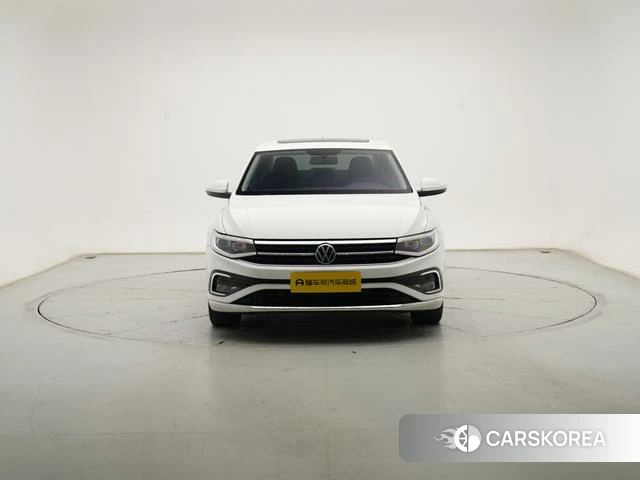 Volkswagen Bora 2023 Белый из Китая, фото 2