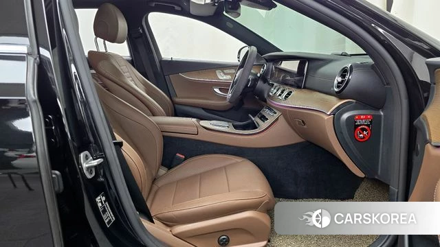 Mercedes-Benz E-Class W213 2022 Черный из Кореи, фото 2