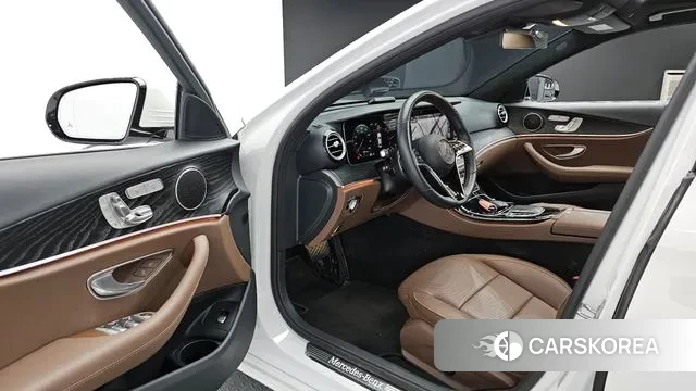 Mercedes-Benz E-Class W213 2022 Белый из Кореи, фото 2