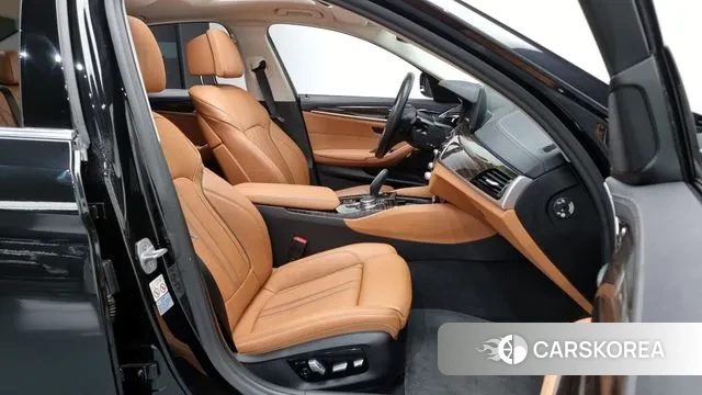 BMW 5 Series (G30) 2020 Черный из Кореи, фото 2