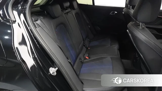 BMW 1 Series (F40) 2023 Черный из Кореи, фото 2