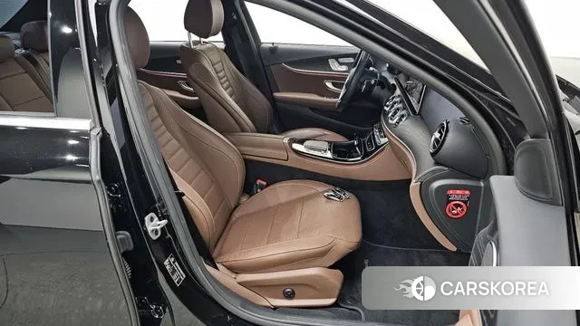 Mercedes-Benz E-Class W213 2023 Черный из Кореи, фото 2