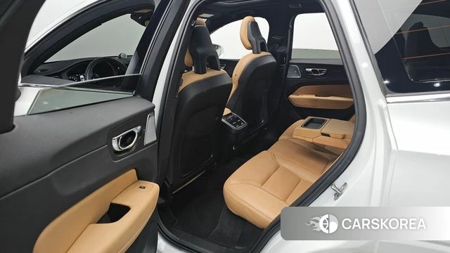 Volvo XC60 second Generation 2018 Белый из Кореи, фото 2