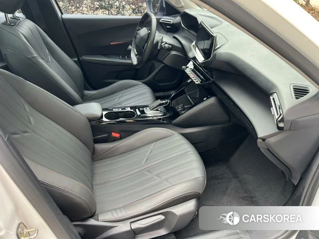 Peugeot 2008 2022 Белый из Китая, фото 2