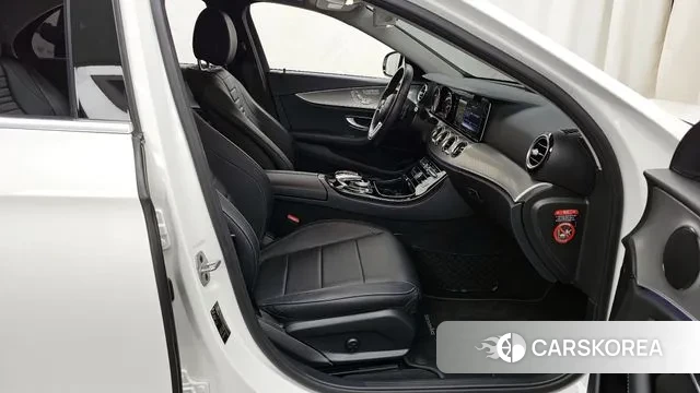 Mercedes-Benz E-Class W213 2018 Белый из Кореи, фото 2