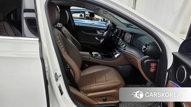 Mercedes-Benz E-Class W213 2018 Белый из Кореи, фото 2
