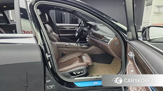 BMW 7 Series (G11) 2021 Черный из Кореи, фото 2