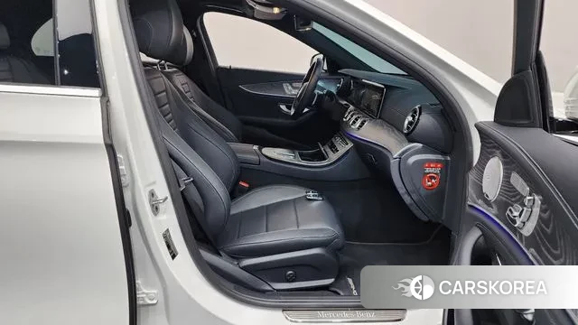 Mercedes-Benz E-Class W213 2021 Белый из Кореи, фото 2