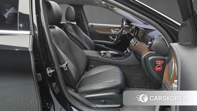 Mercedes-Benz E-Class W213 2019 Черный из Кореи, фото 2
