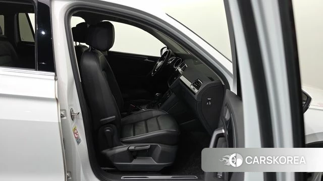 Volkswagen Tiguan second Generation 2020 Белый из Кореи, фото 2