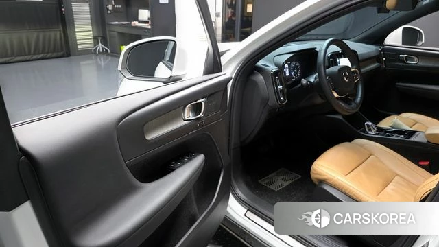 Volvo XC40 2022 Белый из Кореи, фото 2