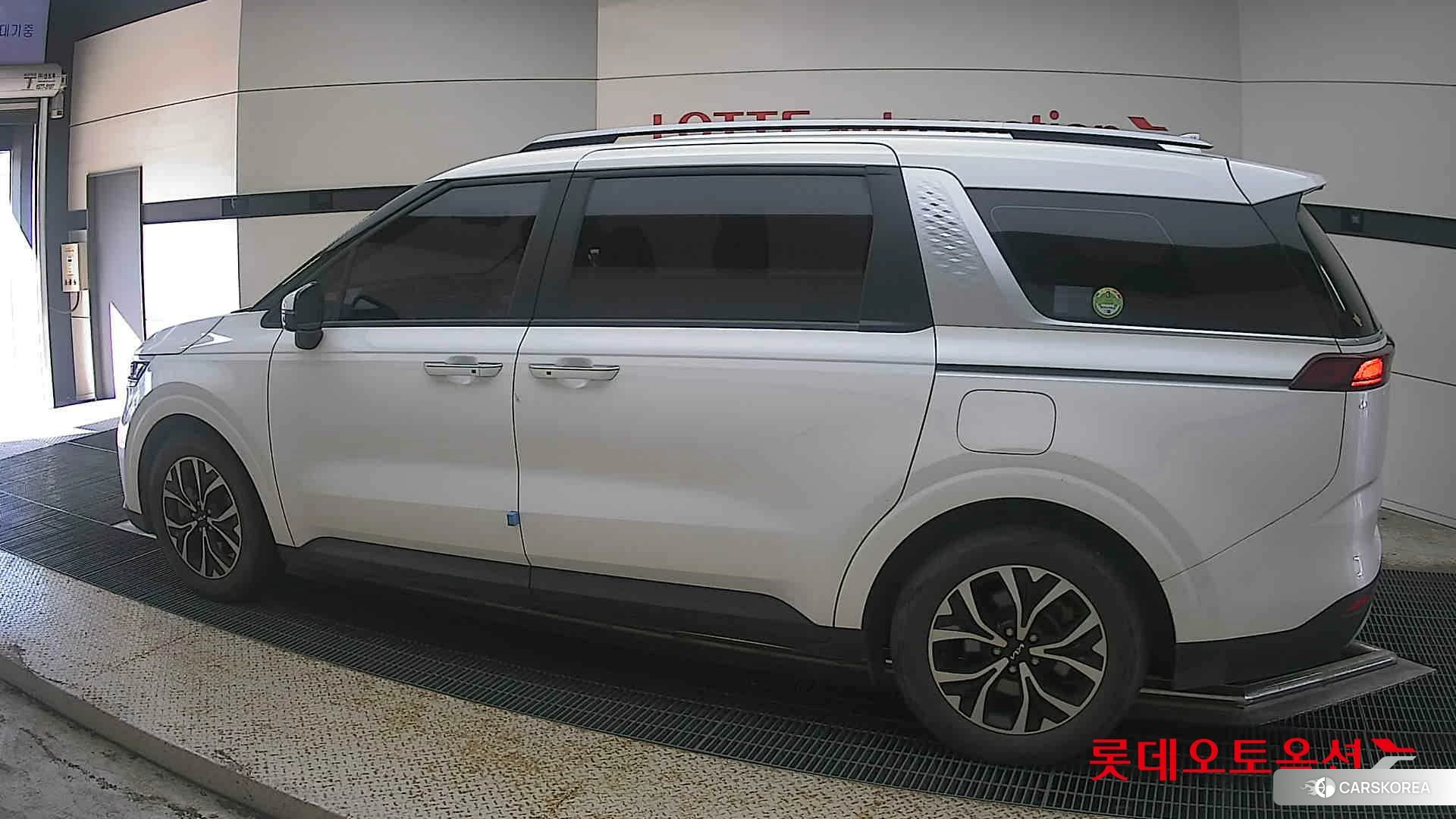 Kia Carnival 2022 Snow White Pearl (optional) из Кореи, фото 2