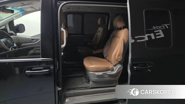 Hyundai Staria 2021 Черный из Кореи, фото 2