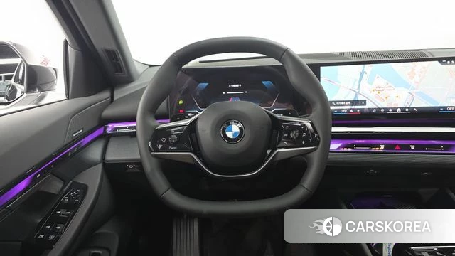 BMW 5 Series (G60) 2025 Серый из Кореи, фото 2