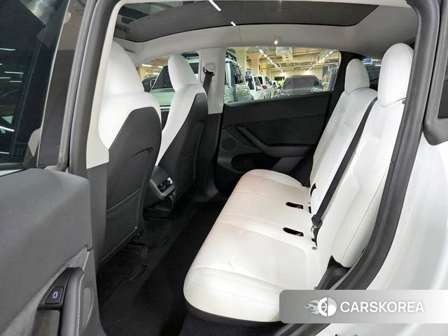 Tesla Model Y 2023 Белый из Кореи, фото 2