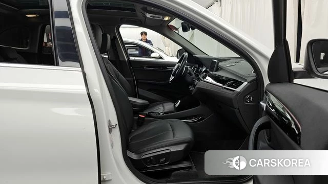 BMW X1 (F48) 2022 Белый из Кореи, фото 2