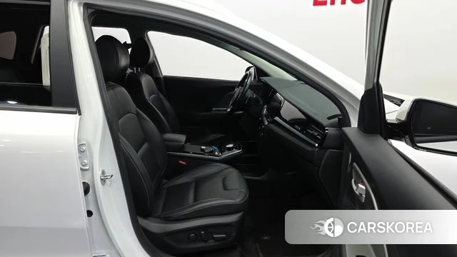 Kia Niro Plus 2022 Белый из Кореи, фото 2