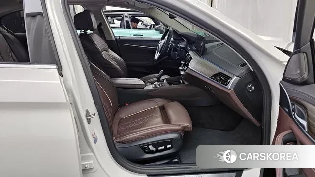 BMW 5 Series (G30) 2022 Белый из Кореи, фото 2