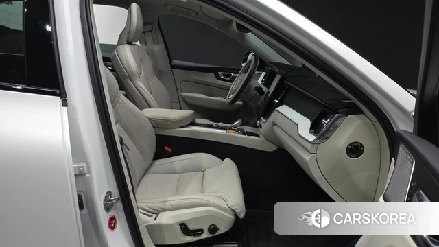 Volvo XC60 second Generation 2025 Белый из Кореи, фото 2