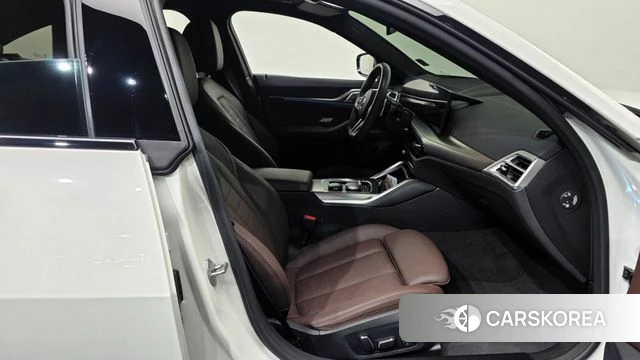 BMW 4 Series (G22) 2025 Белый из Кореи, фото 2