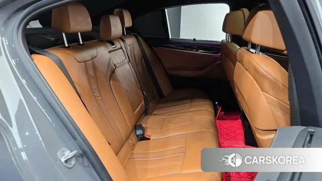 BMW 5 Series (G30) 2022 Серебристо-серый из Кореи, фото 2
