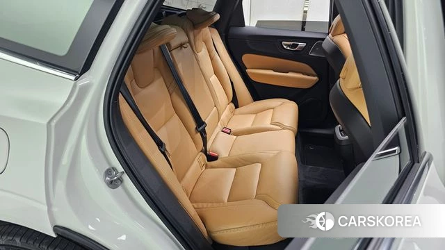 Volvo XC60 second Generation 2023 Белый из Кореи, фото 2