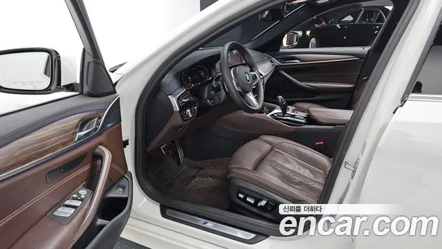 BMW 5 Series (G30) 2019 Белый из Кореи, фото 2