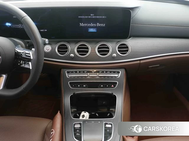 Mercedes-Benz E-class PHEV 2023 Белый из Китая, фото 2