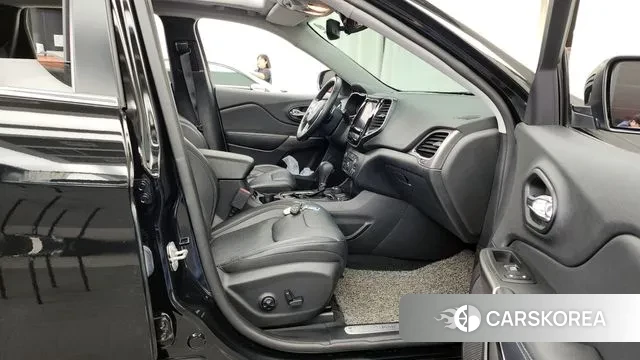 Jeep Cherokee (KL) 2021 Черный из Кореи, фото 2