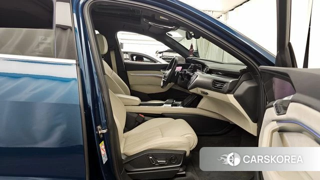 Audi e-Tron 2020 Темно-зеленый из Кореи, фото 2