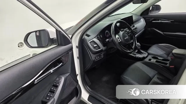 Kia Seltos 2022 Белый из Кореи, фото 2