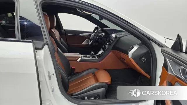 BMW 8 Series (G15) 2020 Белый из Кореи, фото 2