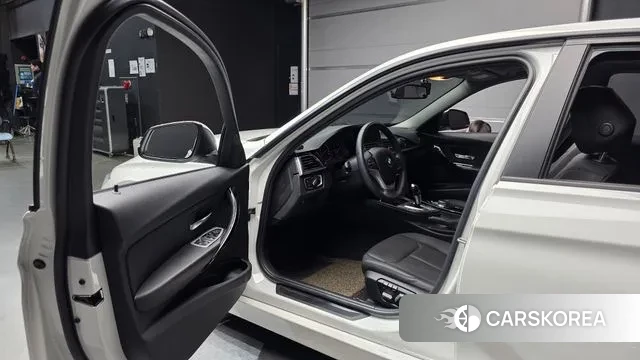 BMW 3 Series (F30) 2018 Белый из Кореи, фото 2