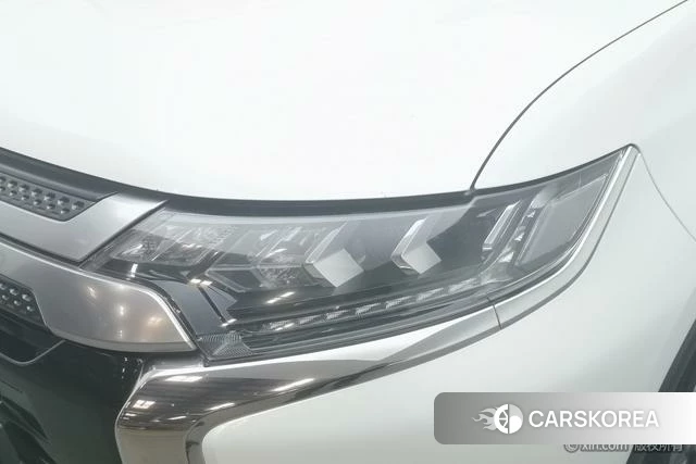 Mitsubishi  Outlander 2019 Белый из Китая, фото 2